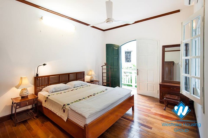 Green and airy house for rent in Hai Ba Trung district, Ha Noi